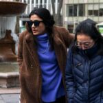 Signore infreddolite col capppotto