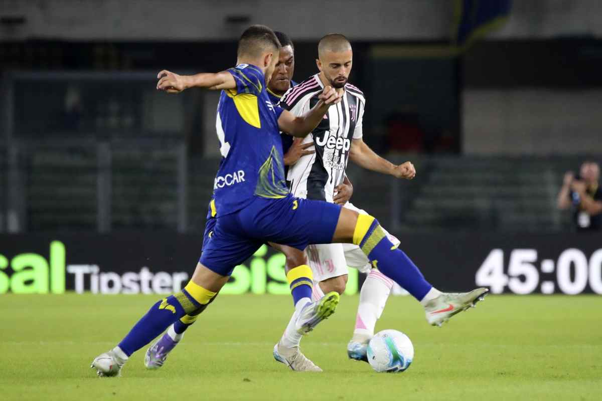 Zhegrova contrastato da due avversari